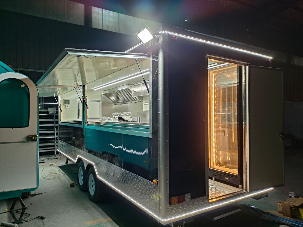 Food truck exterior noche